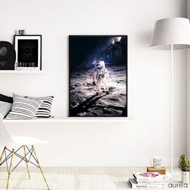 Design plakat med billede af astronaut i rummet